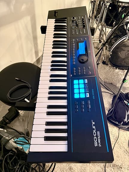 Roland Juno-DS61 syntkeyboard i toppskick
