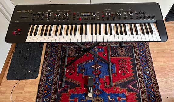 Korg KingKORG 61-key synthesizer
