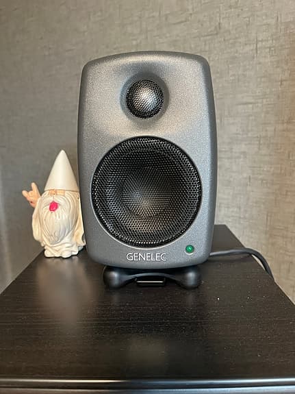 Genelec 8010A (2st) + 7040A subwoofer Komplett och kompakt studiopaket