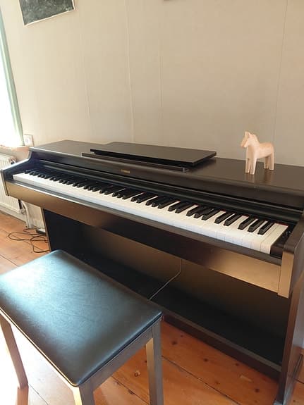 Elektroniskt piano YDP164