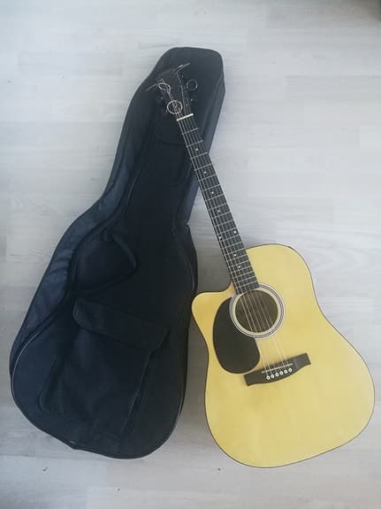 Chase left-handed acoustic-electric guitar + soft carry-bag