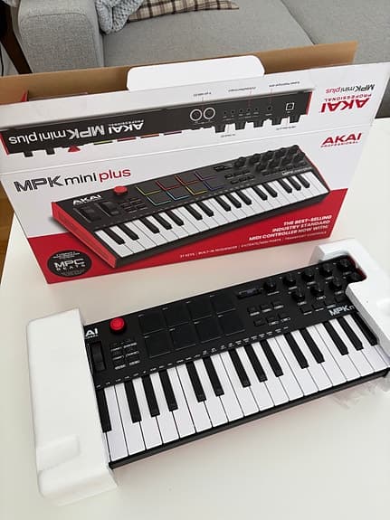Akai MPK Mini Plus MIDI-keyboard svart
