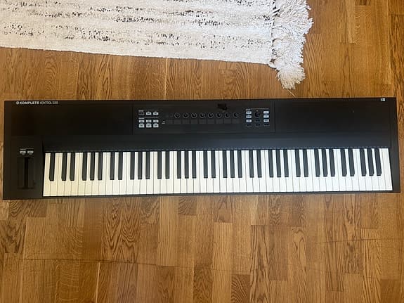 Native Instruments Komplete Kontrol S88 MK1 – 88-tangenters MIDI-keyboard