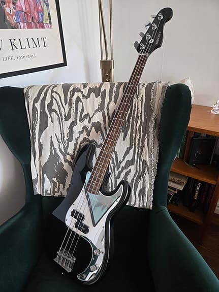 Buskers Precision Bass (P bass)
