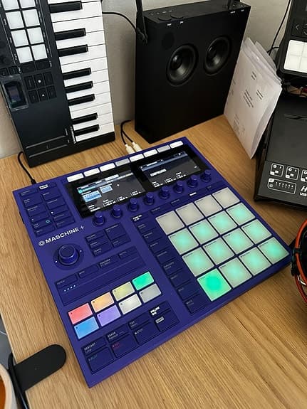 Native Instruments Maschine+ Ultraviolet Limited Edition