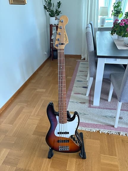 SUMMER SALE! Fender Jazz Bass 5-strängad sunburst