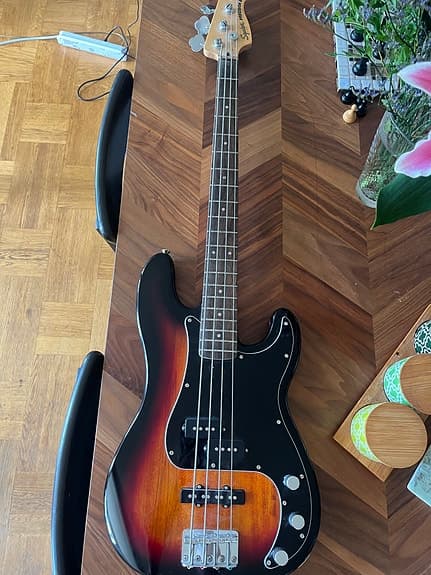 Squier Precision Bass elbas sunburst
