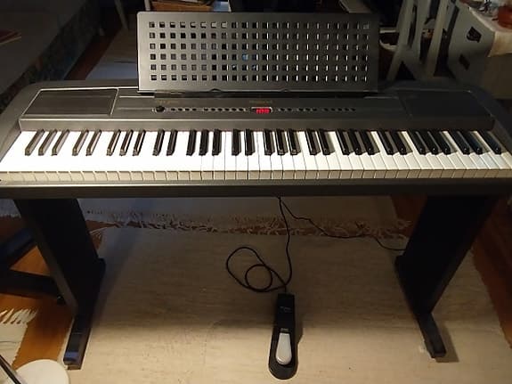 Roland ep760 digitalpiano med stativ, pedal, utprintad manual, gigbag