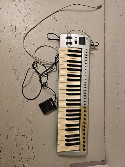 Evolution MK-249C MIDI-keyboard med sustainpedal