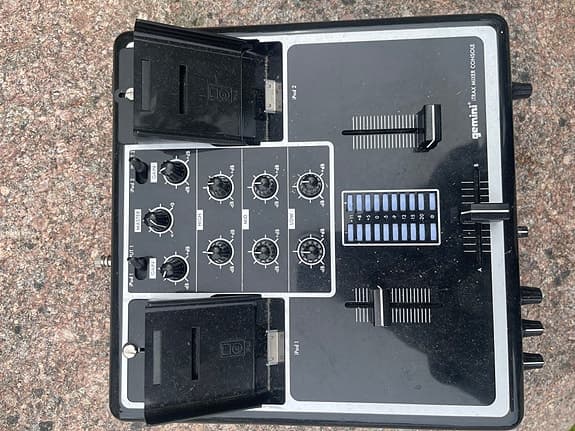 Gemini iTRAX DJ-mixer – Kul retro-mixer med iPod-dockor