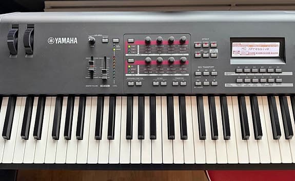 Yamaha MOX8 i fint skick – 88 vägda tangenter (inkl. case)