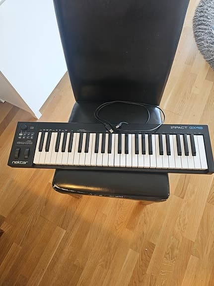 CME Xkey 49 USB MIDI-keyboard svart