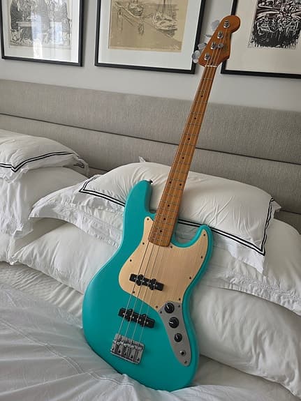 Squier 40th jazz bass