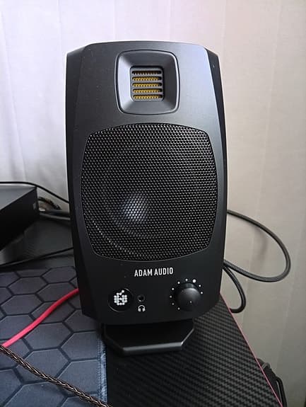 Adam audio D3V Active Desktop Monitor System