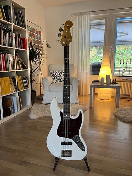 Squier by Fender Classic Vibe 60’s Jazz bass Olympic White