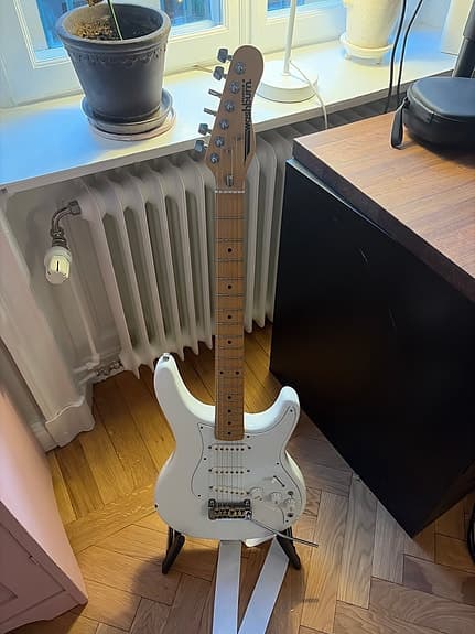 Washburn Stratocaster elgitarr vit (1983)