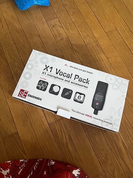 Inspelningspaket: Focusrite Scarlett 2i2 + sE Electronics X1 Vocal Pack + stativ