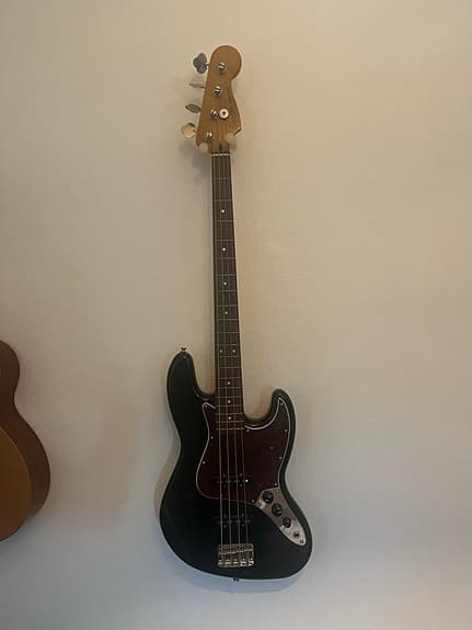Squier Jazz Bass elbas svart