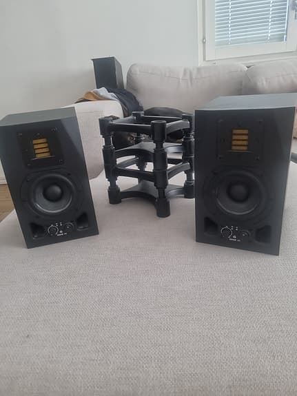 ADAM A3X aktiva studiomonitorer + isoleringsstativ