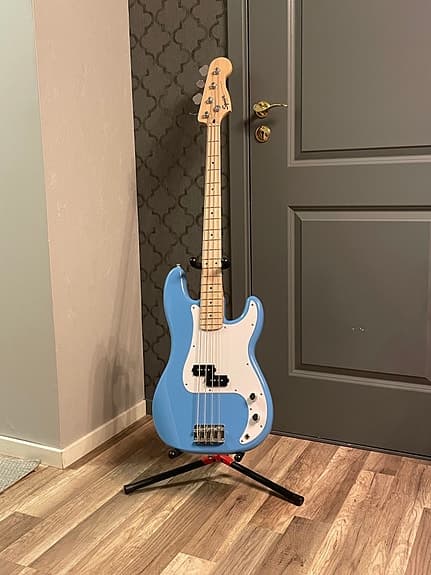 Squier Precision Bass elbas + Harley Benton HB-40B förstärkare