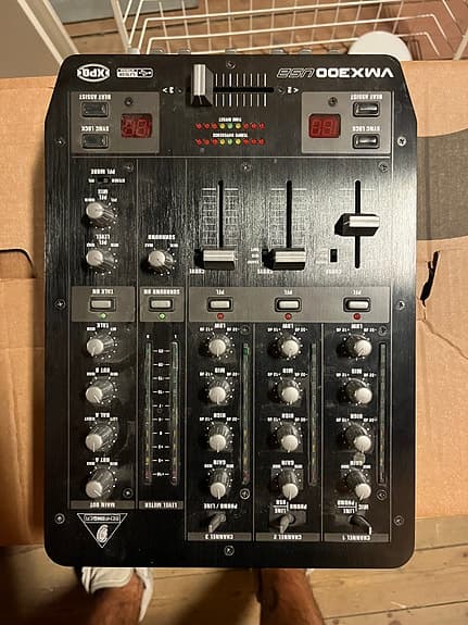 Behringer VMX300 USB DJ Mixer