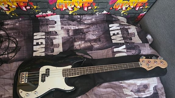 Squir Precision Bass + Fender Rumble 15 Perfekt nybörjarpaket eller för den