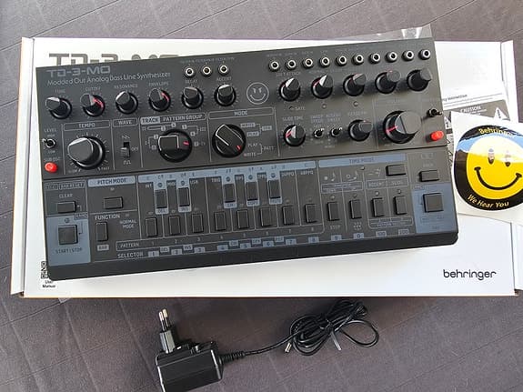 Behringer TD-3-MO-BK synthesizer svart