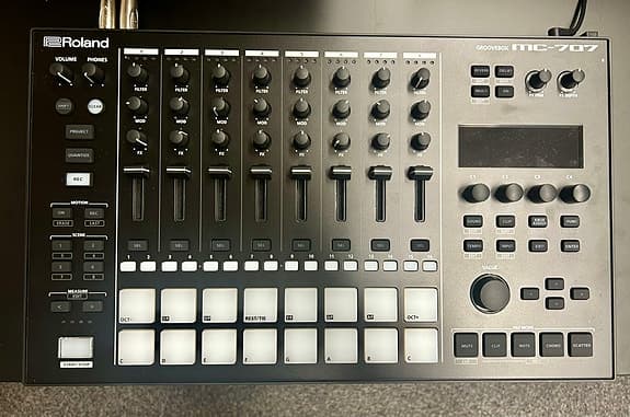 Roland MC-707
