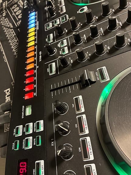 Roland DJ-505 – med inbyggda TR-trummaskiner | Toppskick