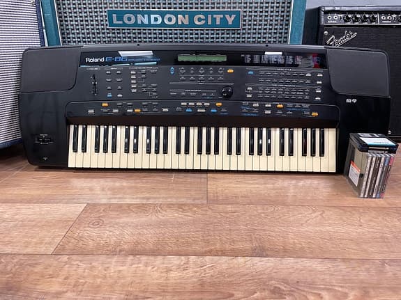 Roland E-86 Intelligent Synthesizer