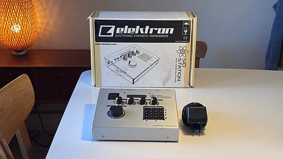 Elektron SidStation synthesizer silver