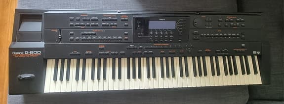 Roland G-800 Arranger Workstation