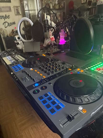 Pioneer DJ controller Rekordbox med dubbla joghjul