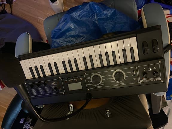 Korg microKORG XL plus synthesizer keyboard