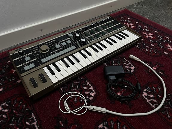 Korg microKORG synthesizer i ovanligt fint skick.
