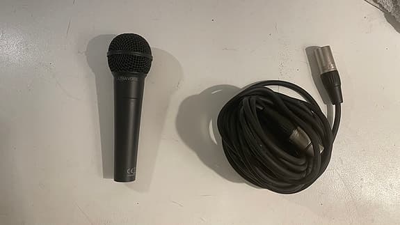 Microphone: Behringer XM8500 Dynamic Mic (with cable)