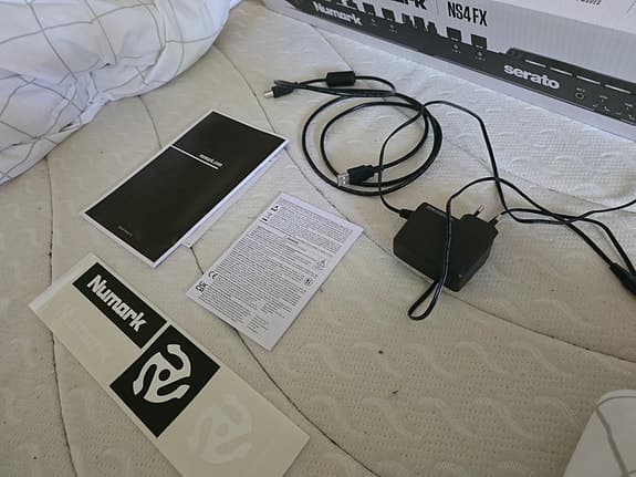 Numark NS4 FX – 4-kanalers DJ-controller (Komplett i originalkartong)