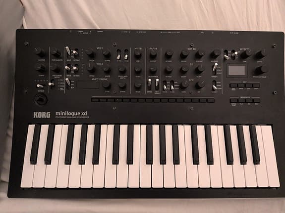 Korg Minilogue XD synthesizer svart