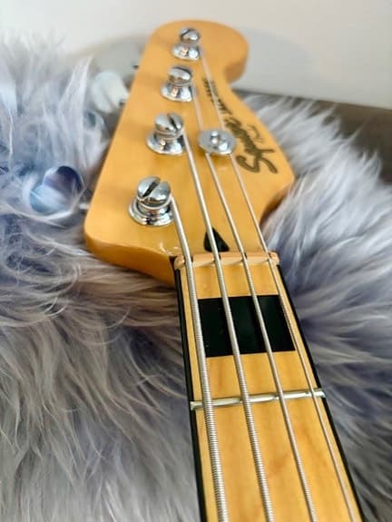 Jazz Bass Squier Guitar by Fender