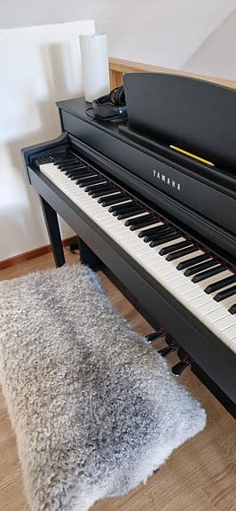 Yamaha Clavinova CLP-635 svart,mycket fint skick, inkl piano bänk