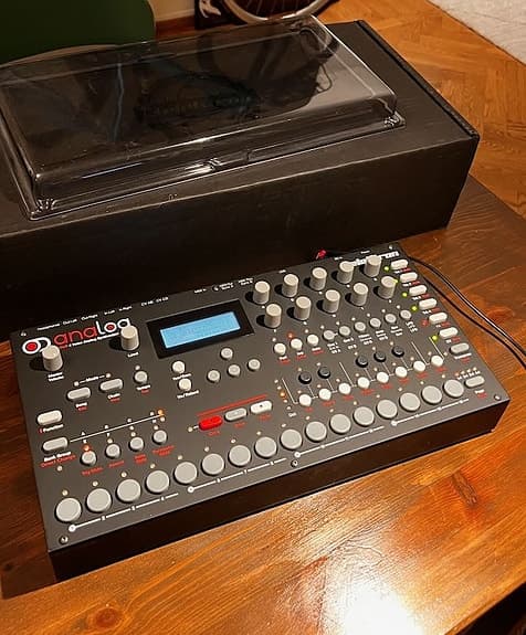 Elektron Analog Four MKI + Decksaver