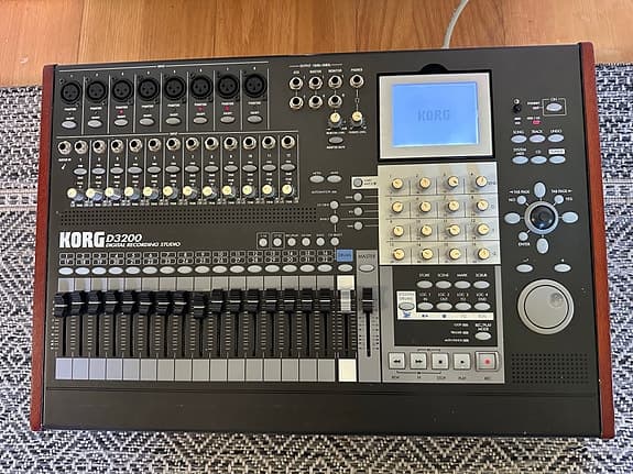 Korg D3200 digital inspelningsstudio mixer - portastudio