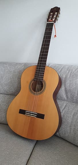 Akustisk klassisk gitarr naturträ
