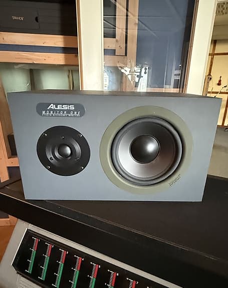 Alesis Monitor One