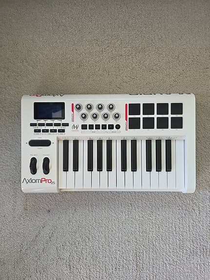 M-Audio Axiom Pro 25 midi keyboard