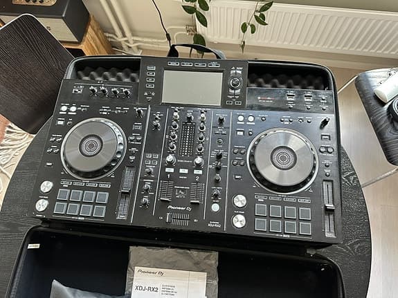 Pioneer XDJ-RX2 DJ-controller med case + Hörlurar