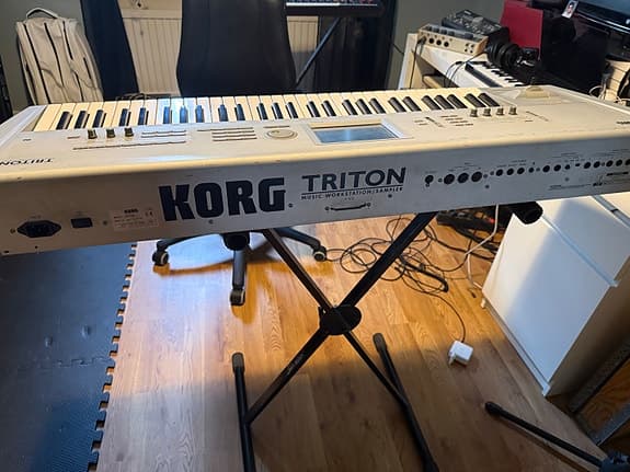 Korg Triton synth/keyboard vit