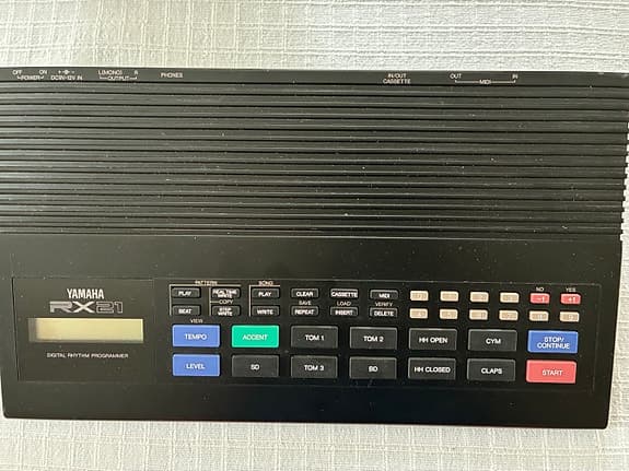 Yamaha RX21 trummaskin svart