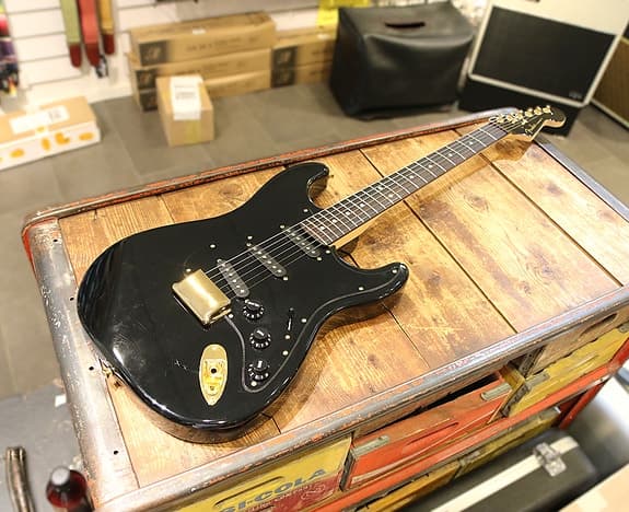 Fender Stratocaster Black and Gold USA