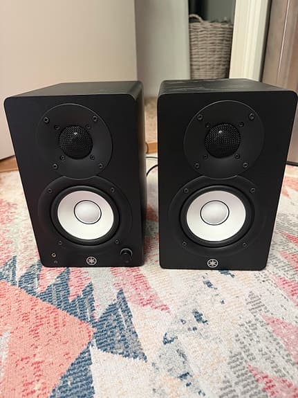 Yamaha HS4 aktiva studiomonitorer inkl bordsstativ
